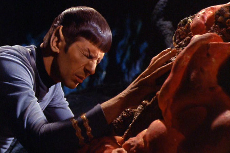 spock-mind-melds-with-the-horta spock-mind-melds-with-the-horta